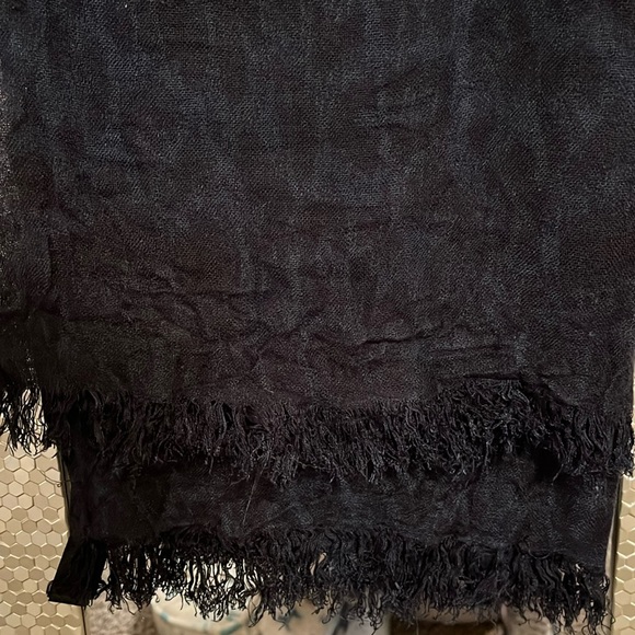 H & M scarf. - Picture 4 of 5